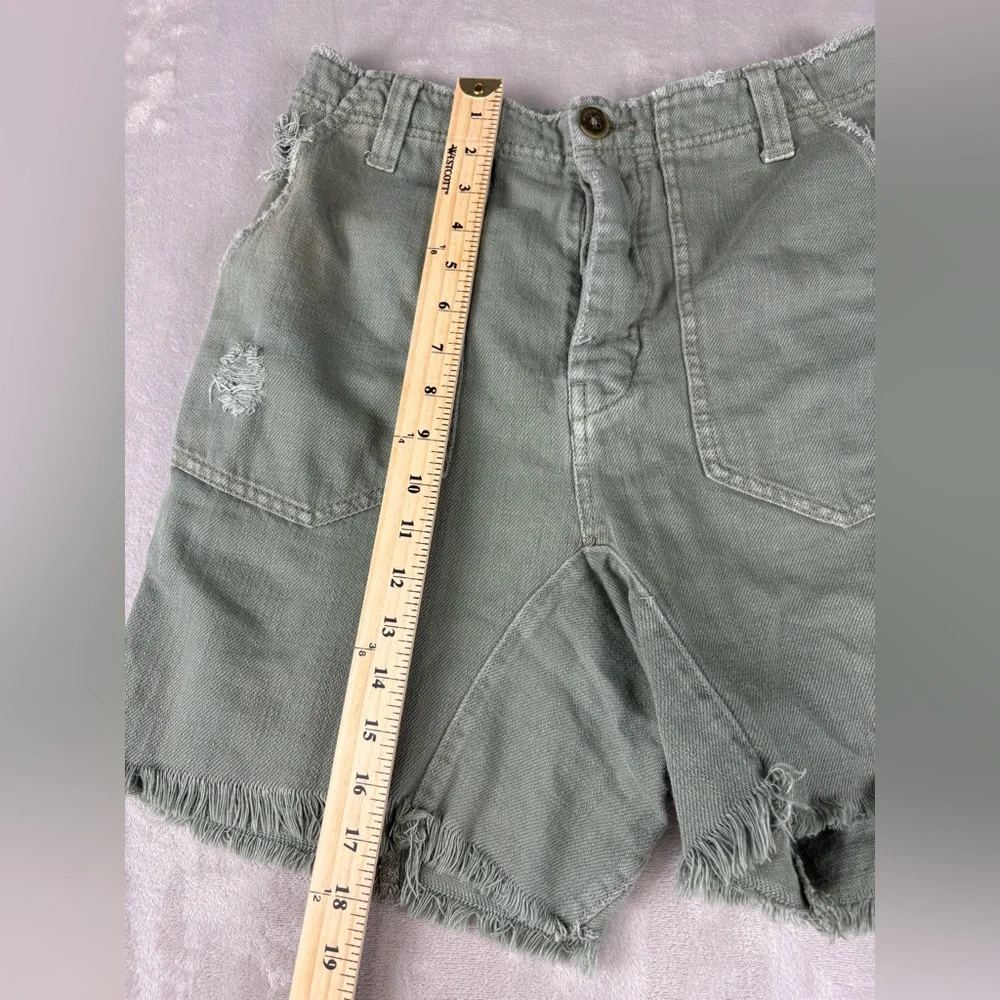 We The Free Distressed Shorts Women's US 4 Sage Green Frayed Hem High Rise Baggy - Picture 7 of 9